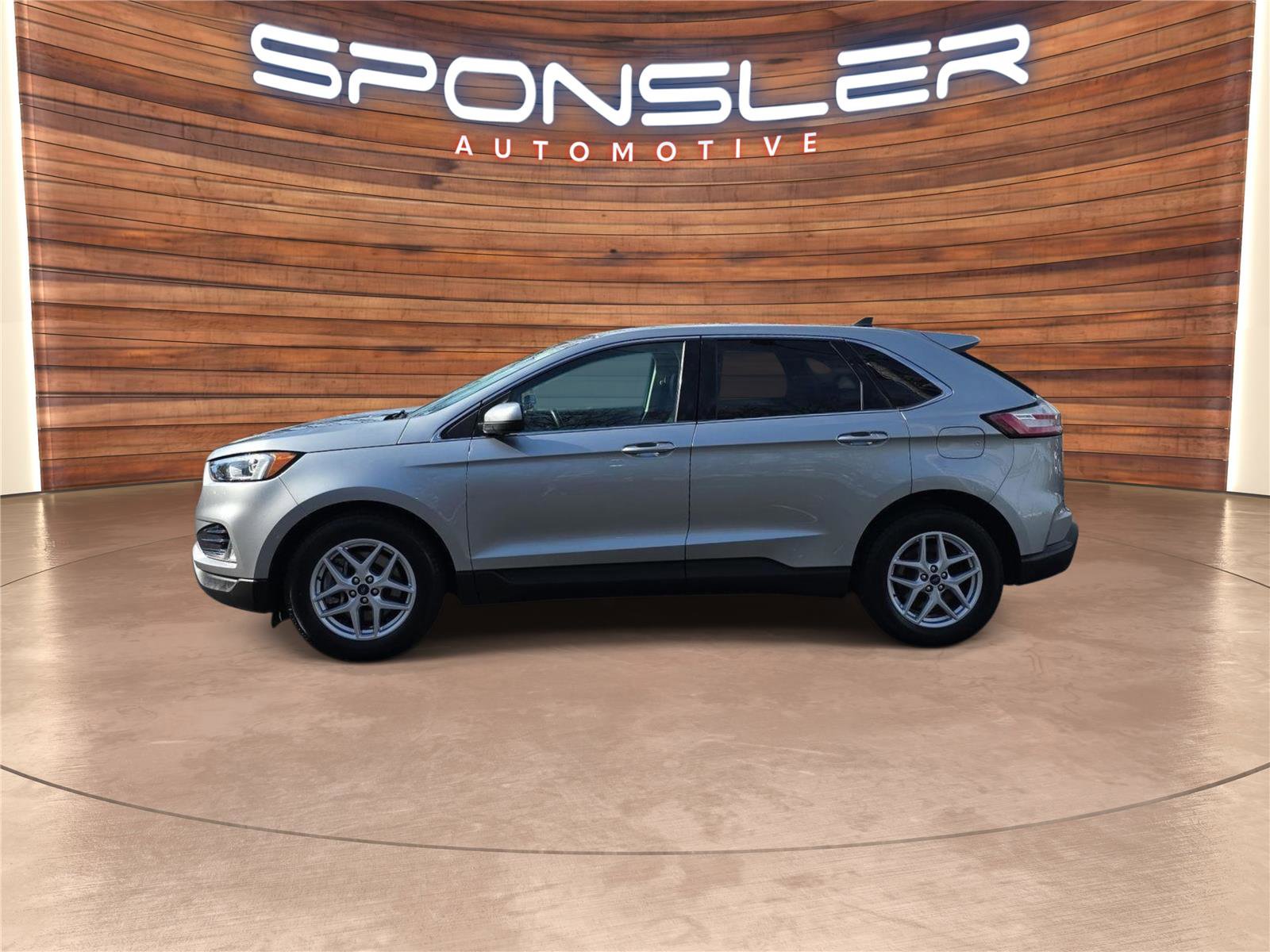 Used 2021 Ford Edge SEL image 2