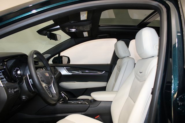 Certified 2025 Cadillac XT5 Sportv w/ Technology Package image 7