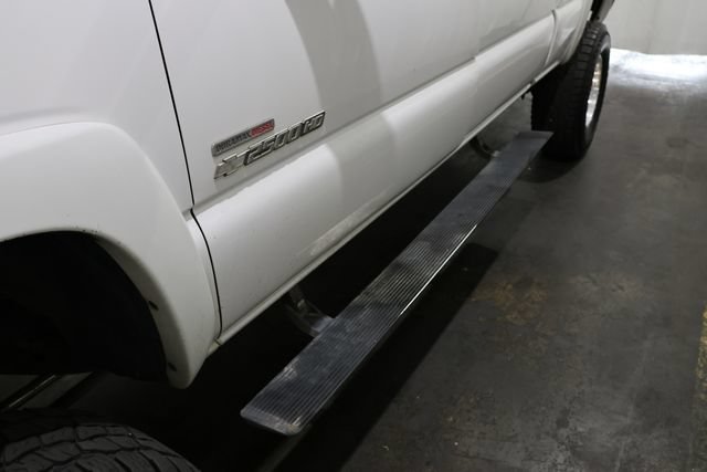 Used 2004 Chevrolet Silverado 2500 LT w/ Heavy-Duty Power Package AWD/4WD image 10