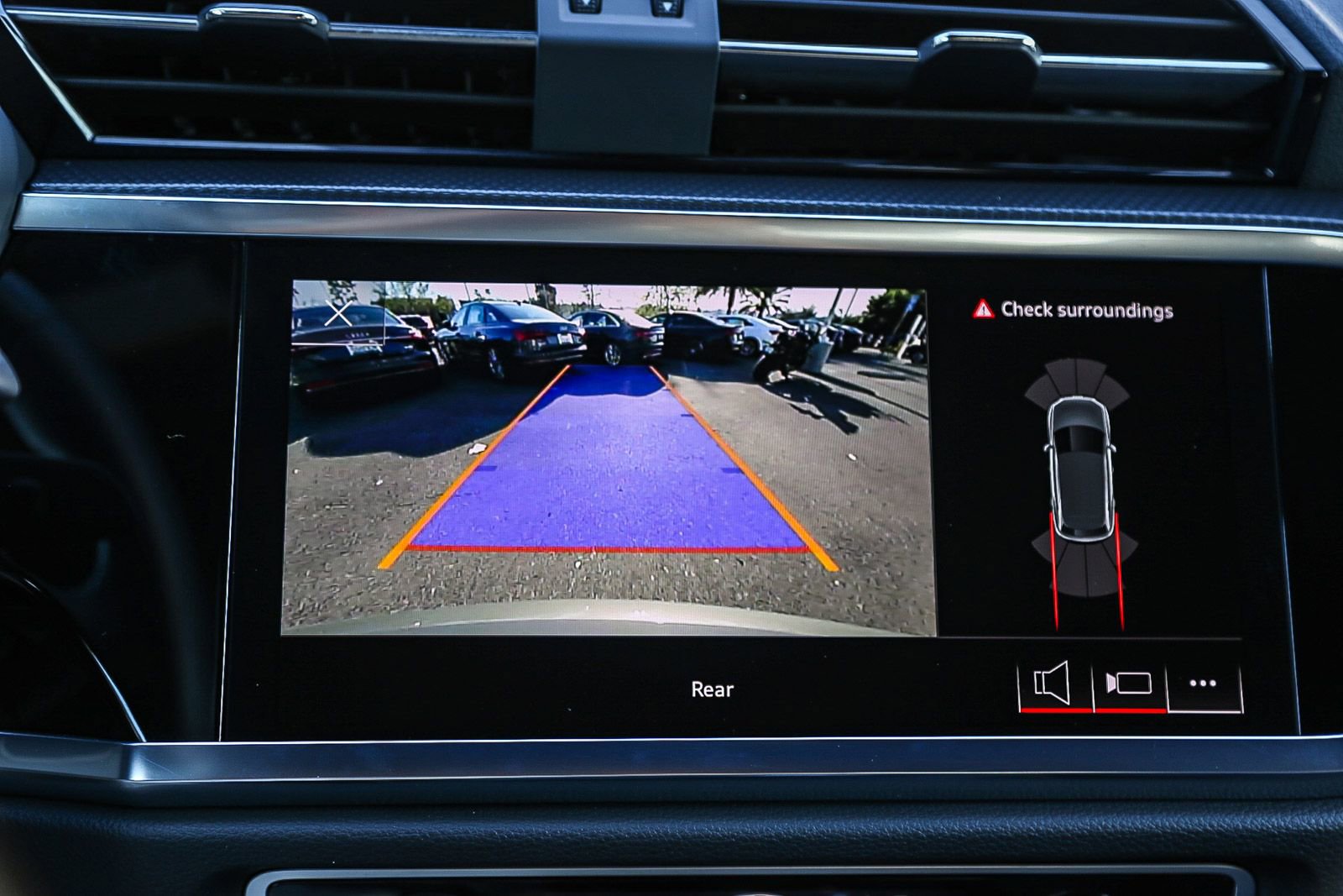 Used 2023 Audi Q3 2.0T Premium w/ Black Optic Sport Package image 24