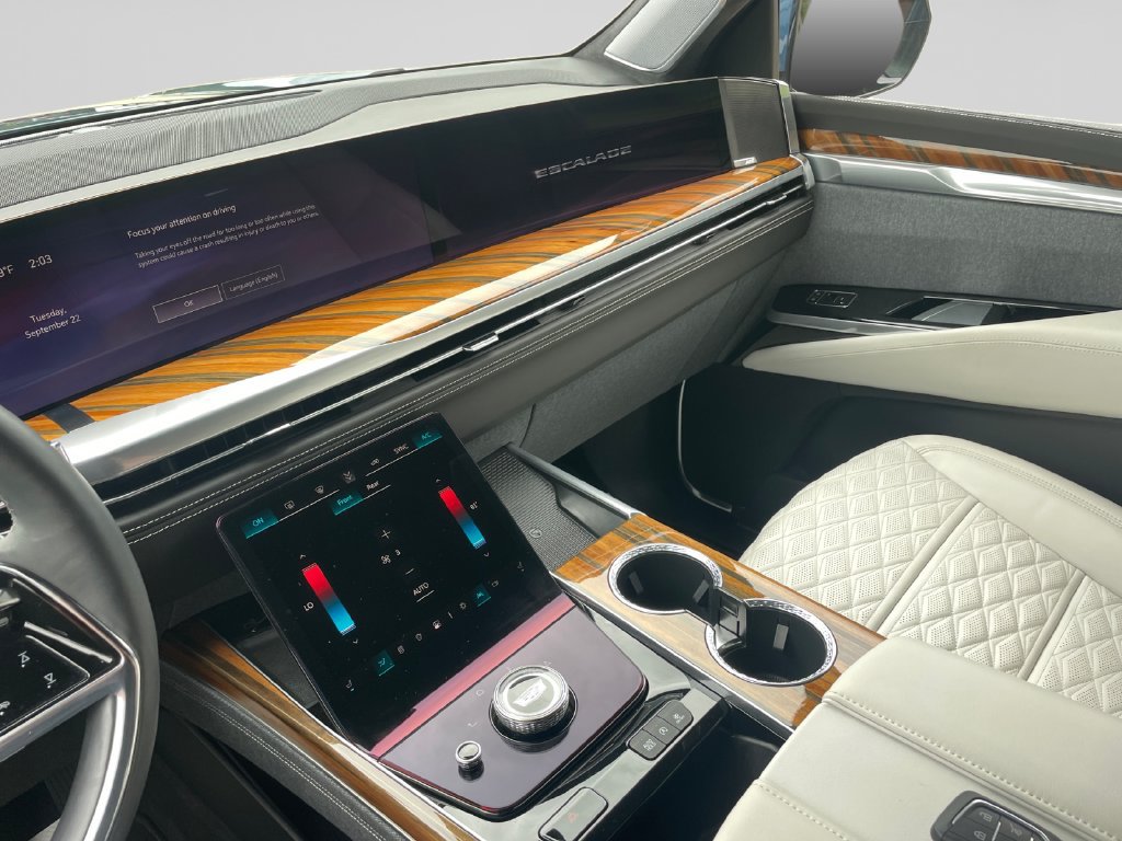 Certified 2025 Cadillac Escalade Premium Luxury Platinum AWD/4WD image 32