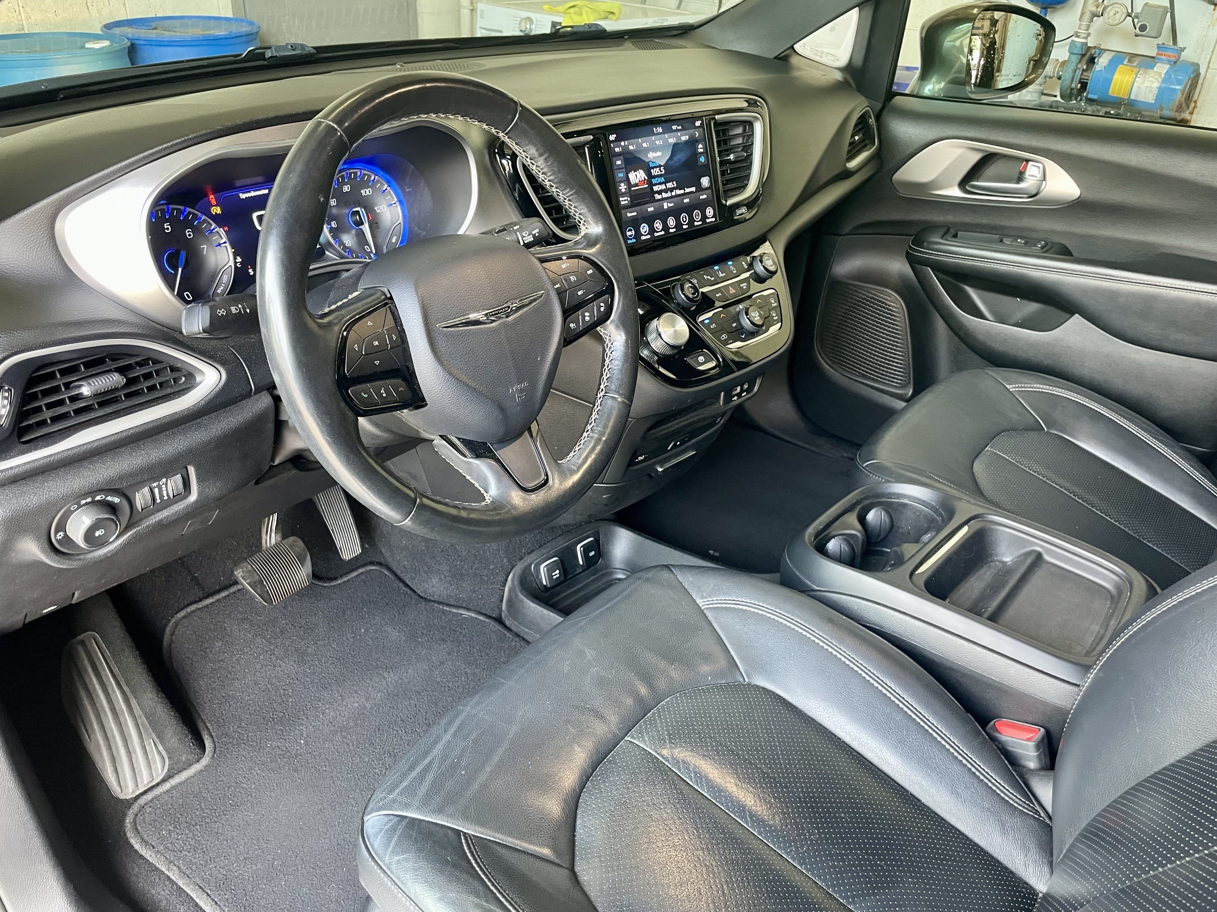 Used 2020 Chrysler Pacifica Touring-L w/ Advanced Safetytec Group AWD/4WD image 13