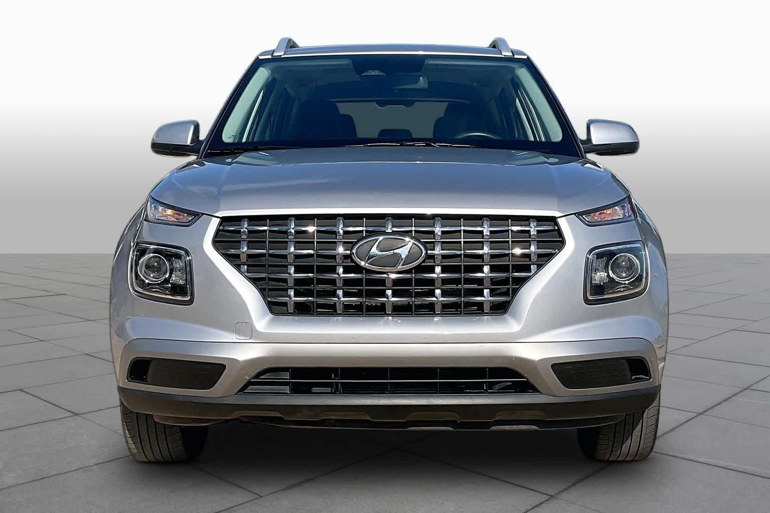 Certified 2026 Hyundai Venue SEL FWD image 4