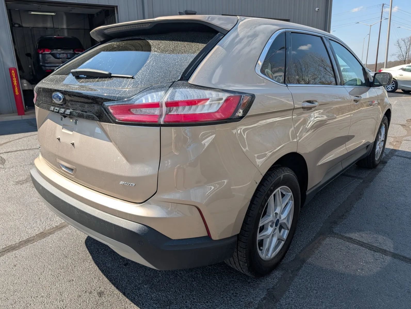 Used 2021 Ford Edge SEL w/ Cargo Accessory Package image 4