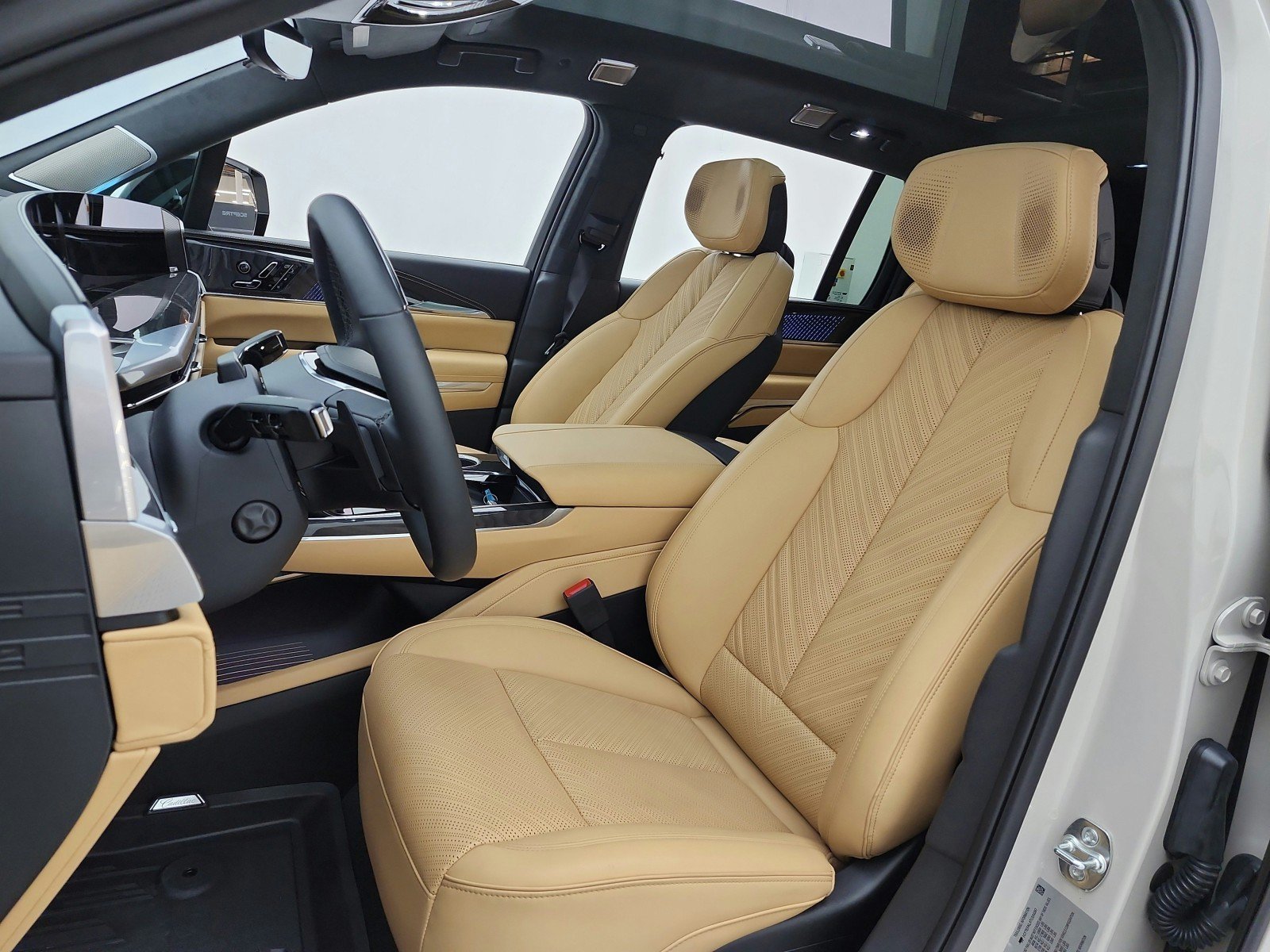 Used 2026 Cadillac Escalade IQ Sport 2 w/ LPO, Floor Liner Package AWD/4WD image 10