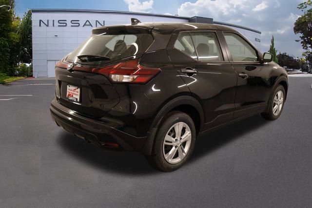 New 2025 Nissan Kicks Play S image 2