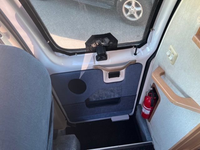 Used 2003 Ford E-350 and Econoline 350 Super Duty RWD image 19