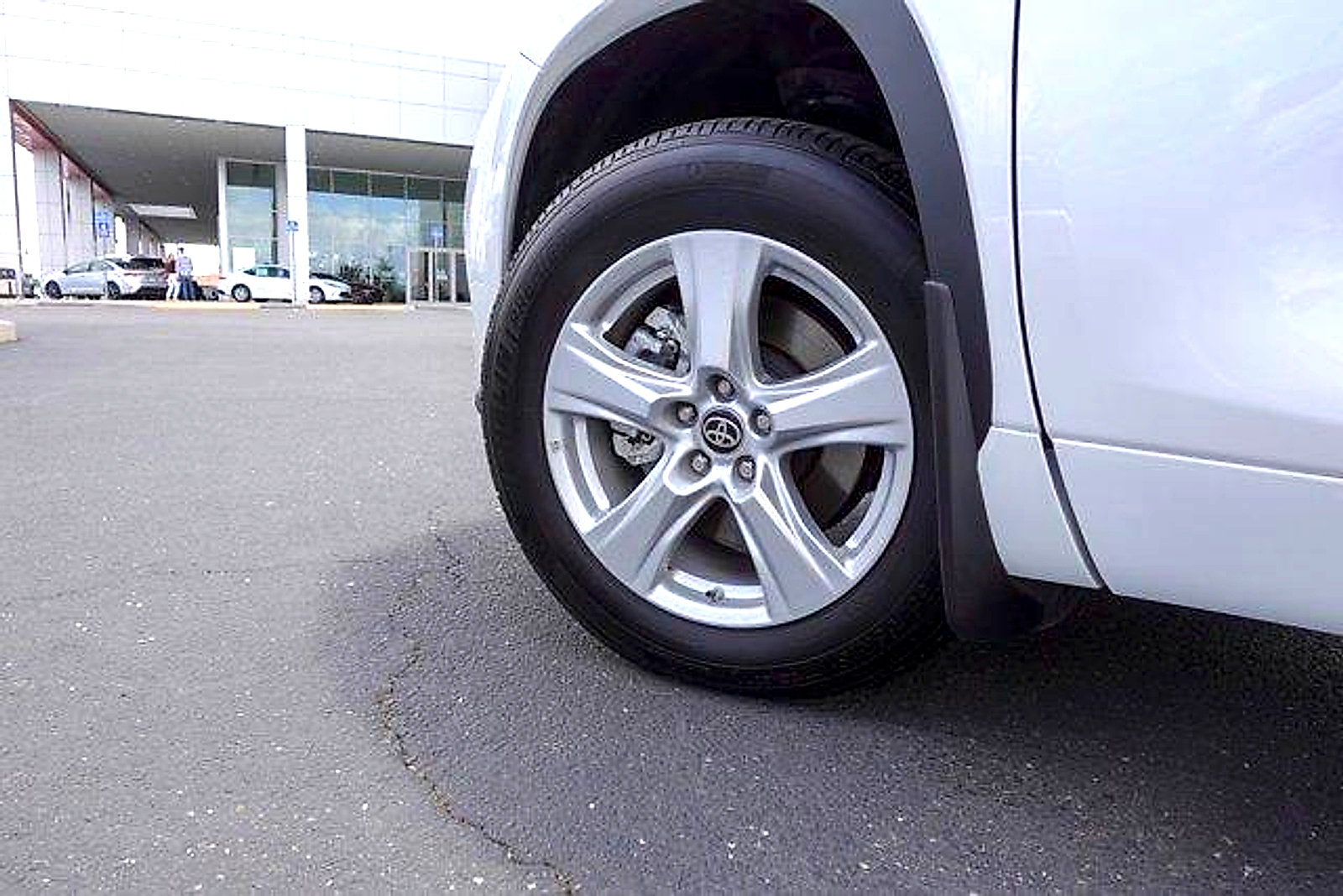 Certified 2025 Toyota Highlander LE AWD/4WD image 8