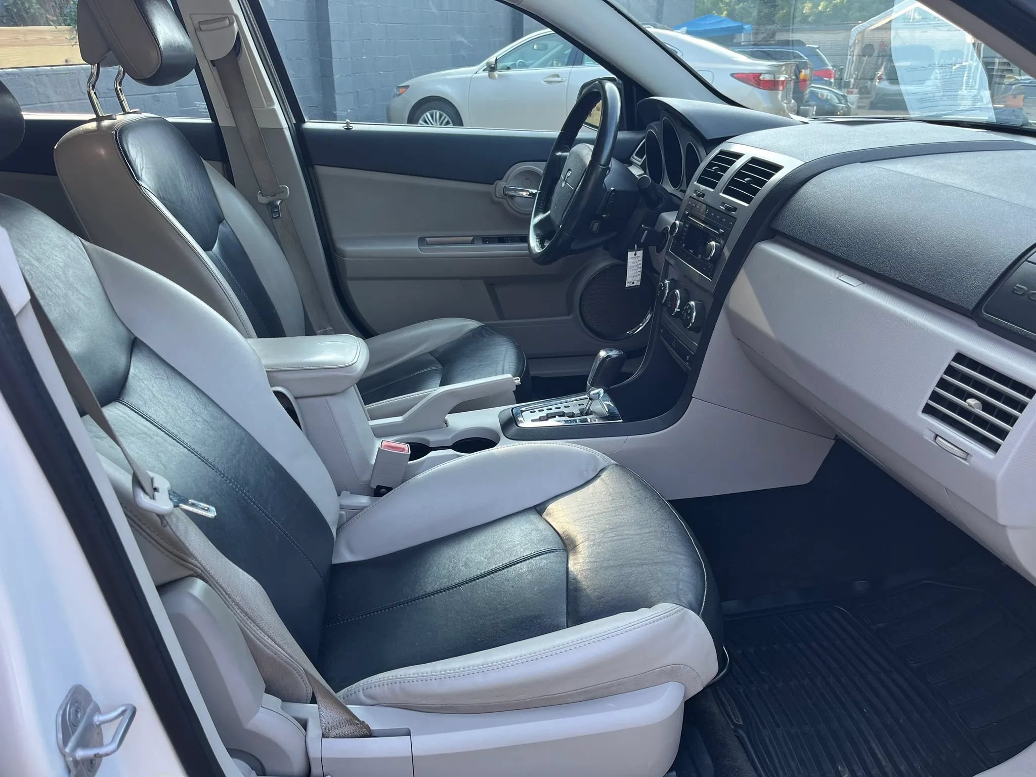 Used 2010 Dodge Avenger R/T FWD image 14