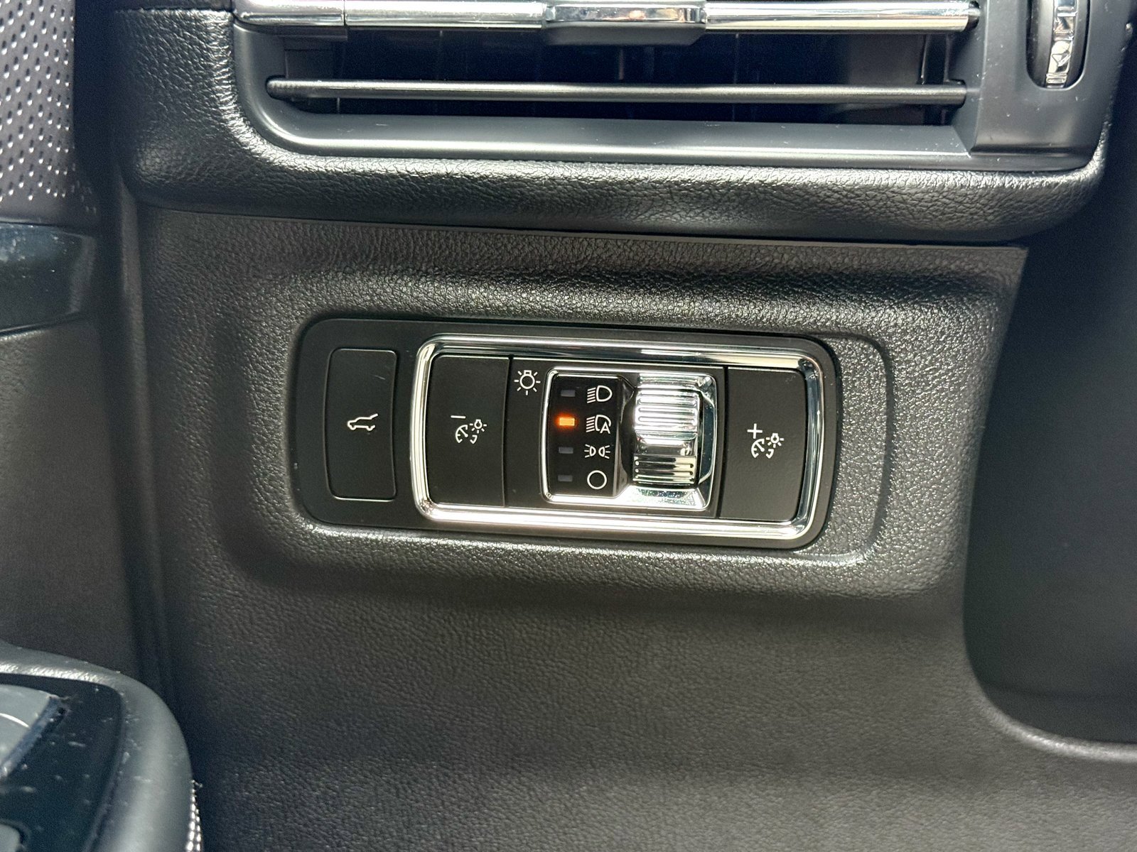 Used 2023 Lincoln Corsair AWD w/ Equipment Group 101A image 33