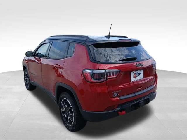 Used 2026 Jeep Compass Trailhawk w/ Trailer Tow Group AWD/4WD image 3