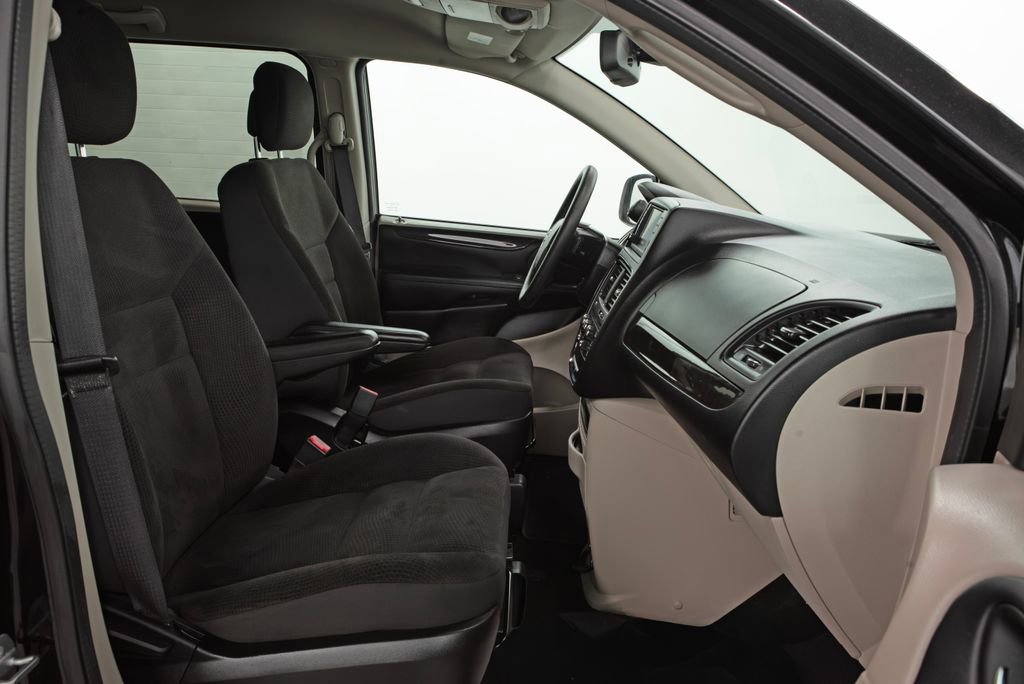 Used 2018 Dodge Grand Caravan SE w/ UConnect Hands-Free Group FWD image 17