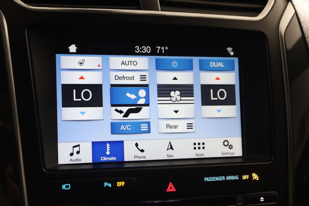 Used 2018 Ford Explorer Sport w/ Equipment Group 401A AWD/4WD image 35