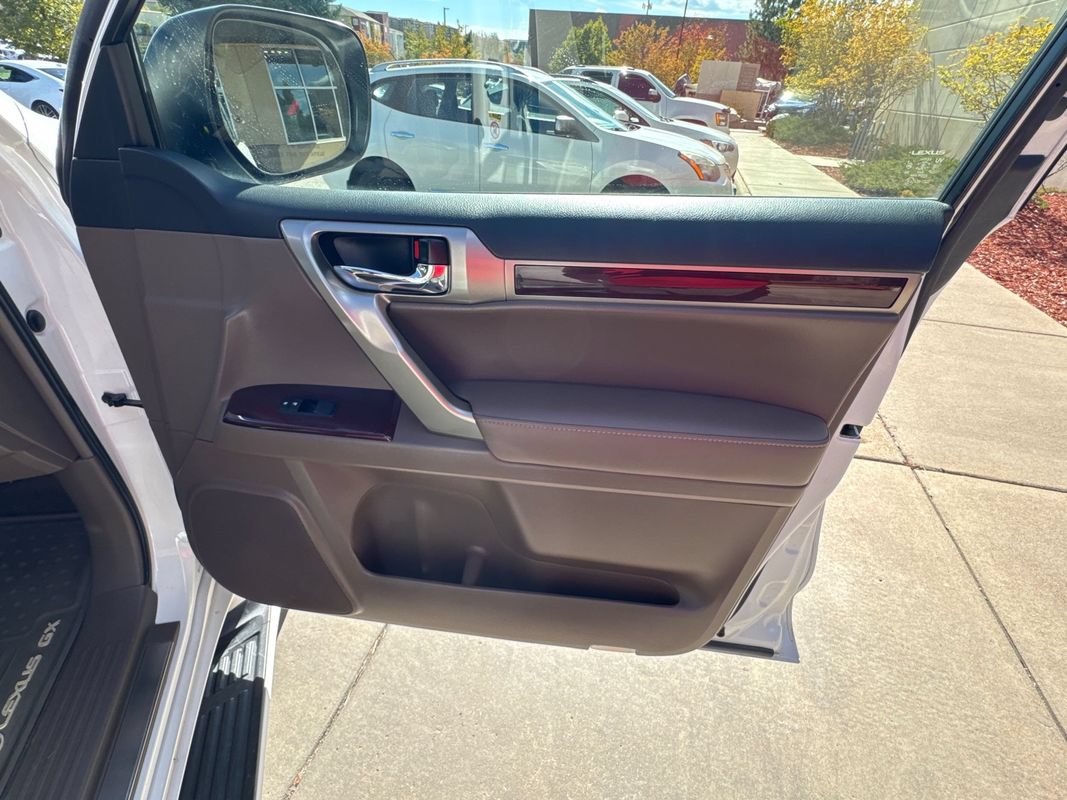 Used 2018 Lexus GX 460 Premium w/ Premium Package AWD/4WD image 16