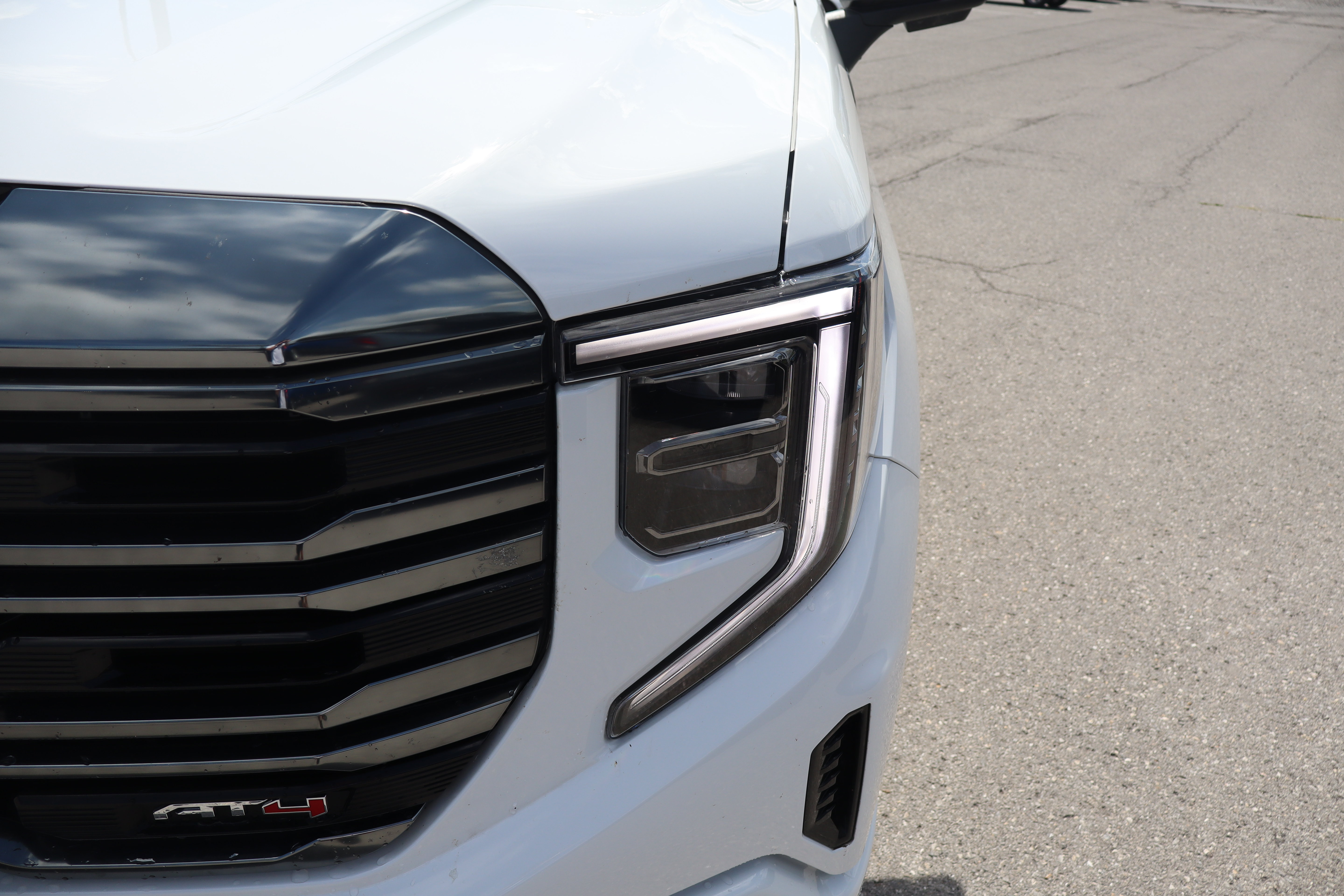 Used 2024 GMC Sierra 1500 AT4 w/ AT4 Carbonpro Edition AWD/4WD image 9