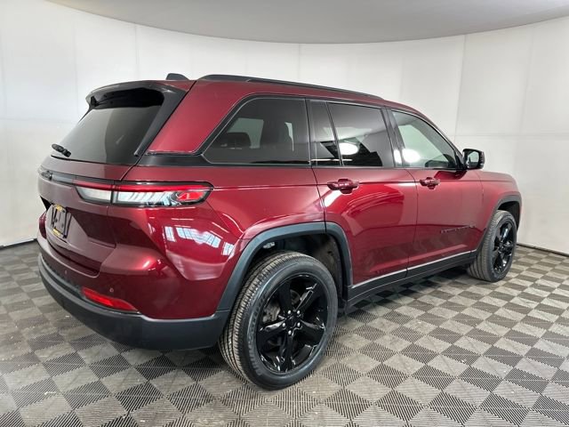 Used 2023 Jeep Grand Cherokee Altitude image 3