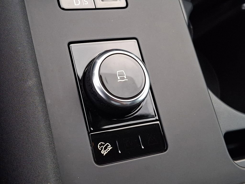 Used 2025 Land Rover Discovery S AWD/4WD image 21
