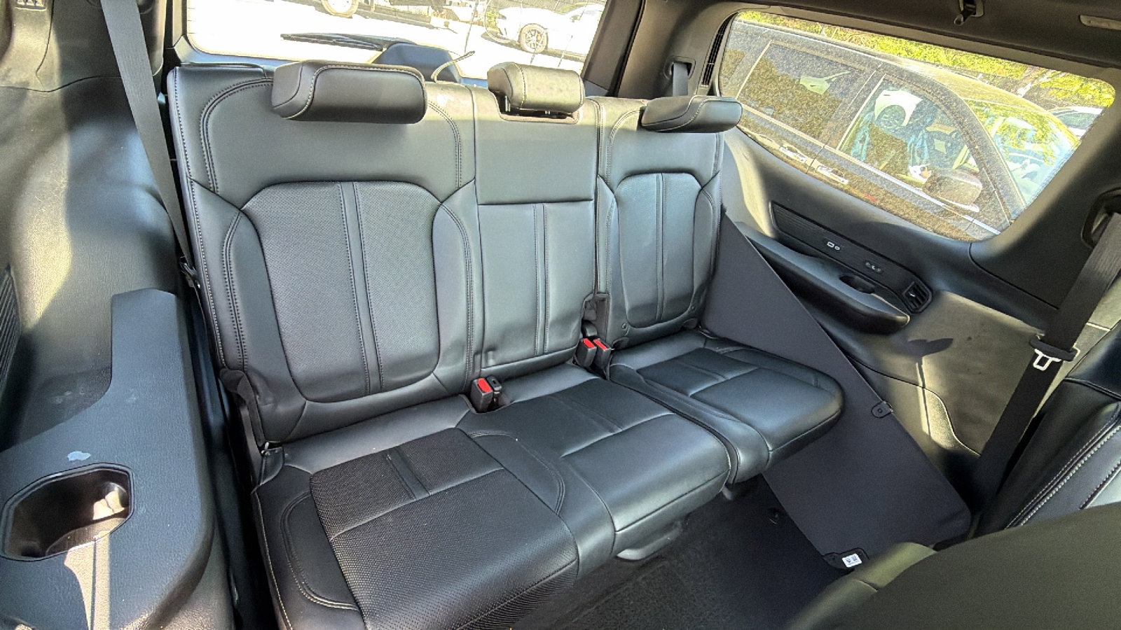 Used 2024 Jeep Wagoneer Series III w/ Premium Group I AWD/4WD image 23