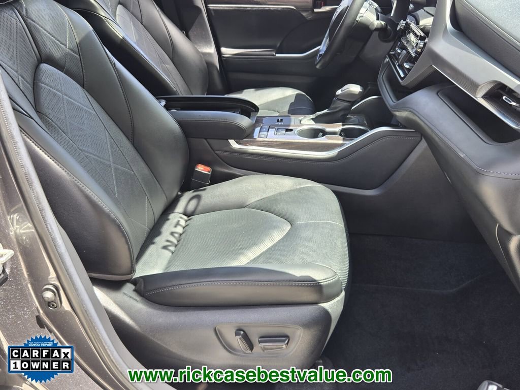Used 2021 Toyota Highlander Platinum FWD image 21