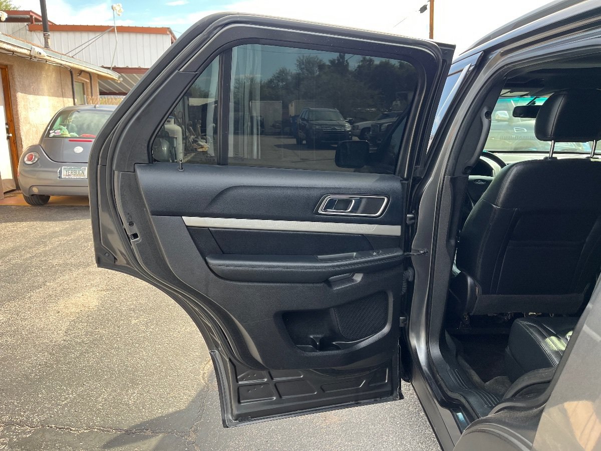 Used 2016 Ford Explorer XLT w/ Equipment Group 202A FWD image 33