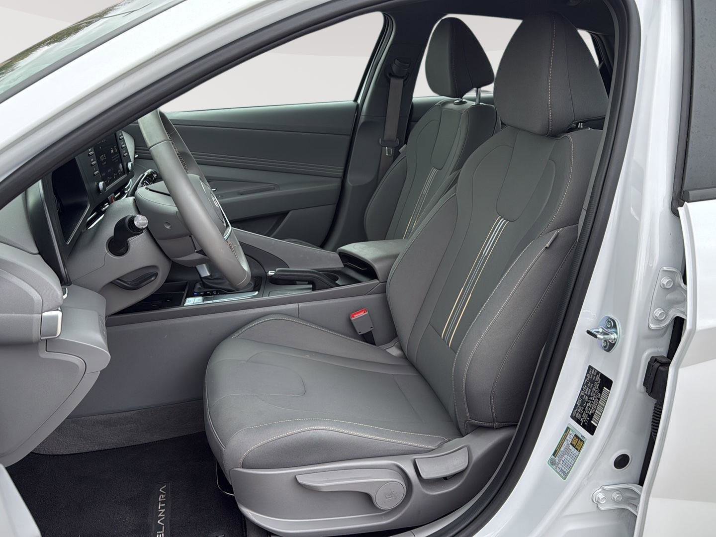 Used 2025 Hyundai Elantra Sport image 11