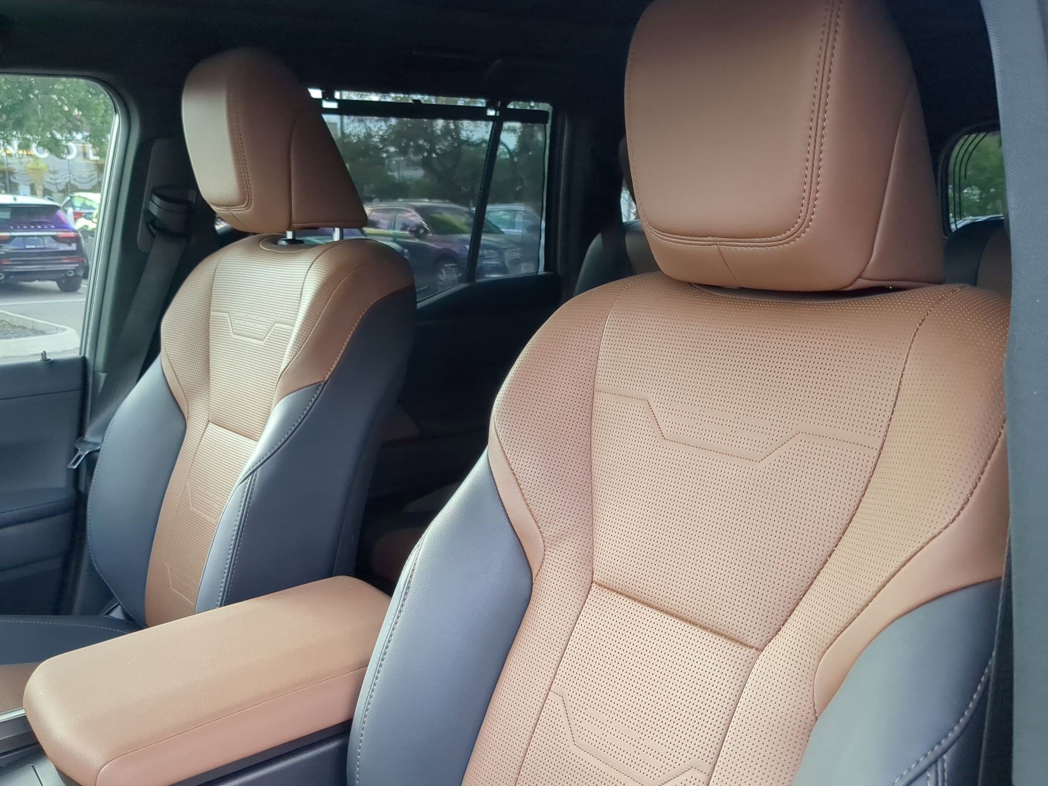 Used 2025 Lexus GX 550 w/ Accessory Package (Z1) AWD/4WD image 10