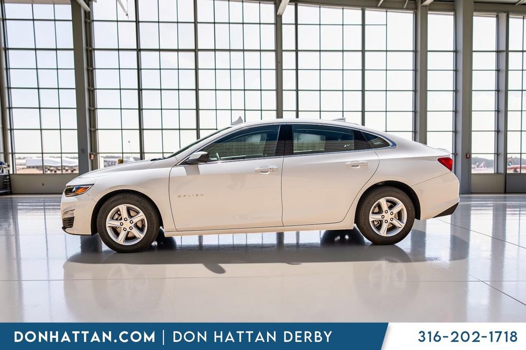 Used 2024 Chevrolet Malibu LT FWD image 2