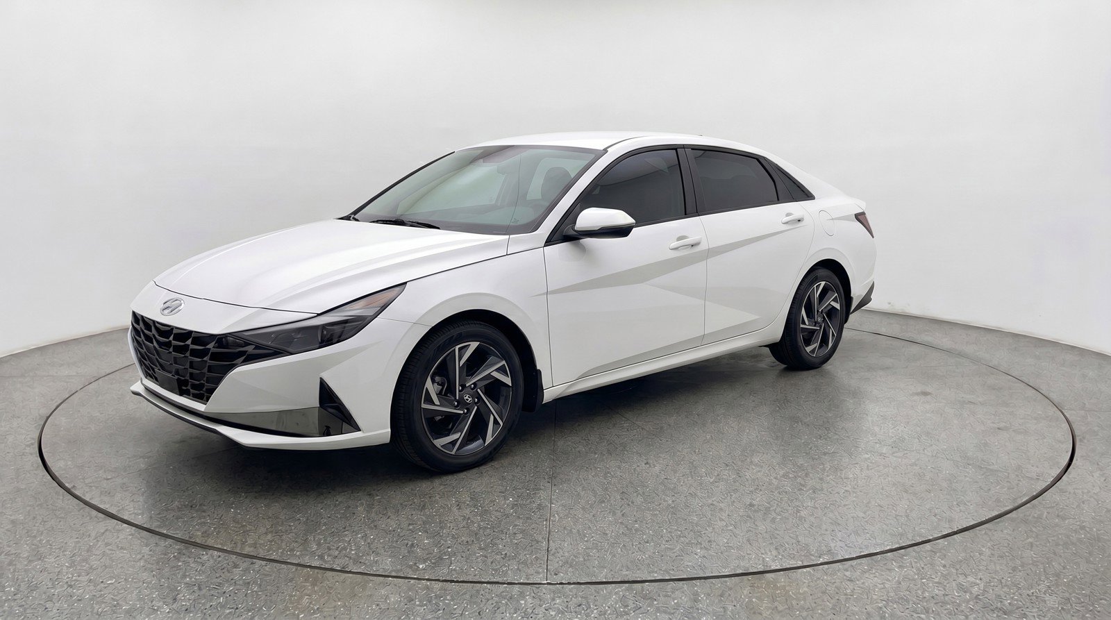 Used 2025 Hyundai Elantra SEL FWD image 3