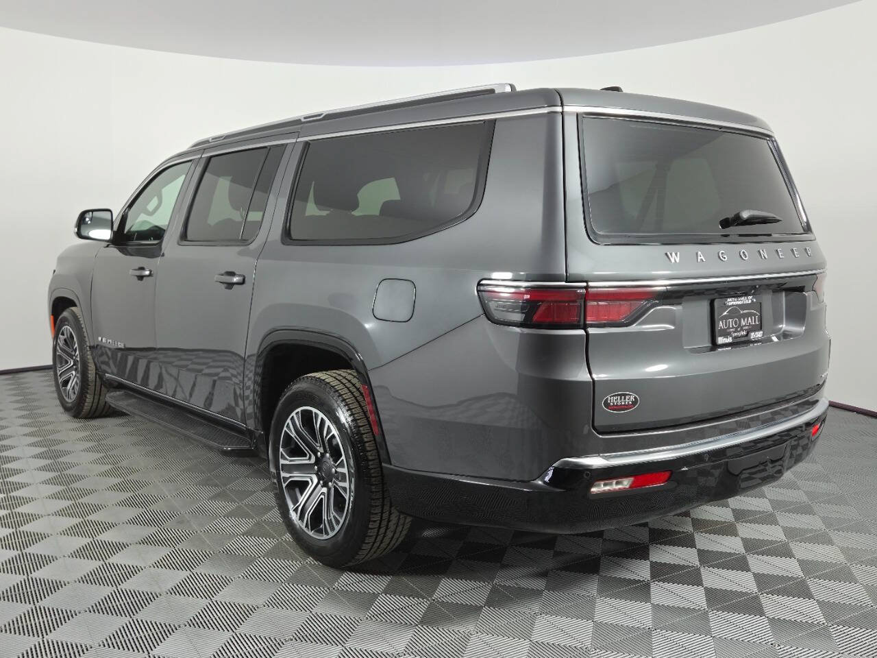 Used 2024 Jeep Wagoneer L Series II w/ Flexible Seating Group AWD/4WD image 5