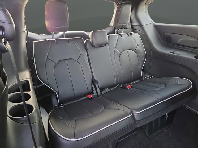 New 2026 Chrysler Pacifica Limited w/ Trailer Tow Group image 36