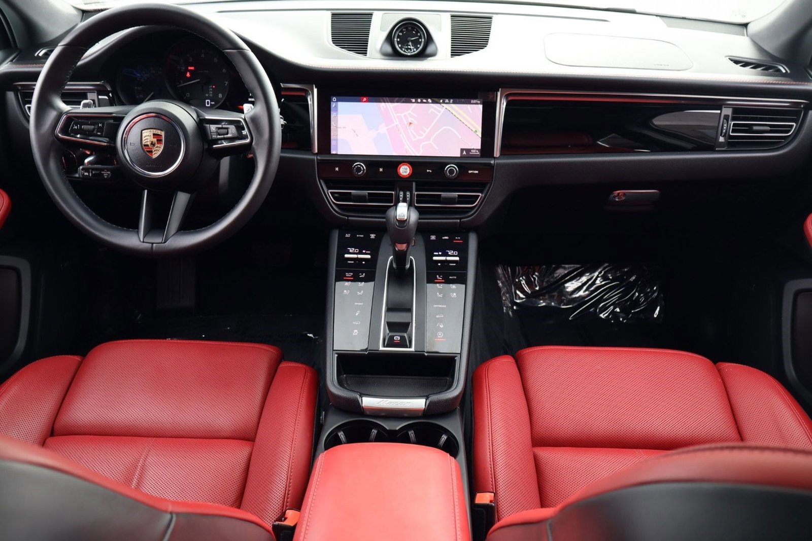 Certified 2025 Porsche Macan image 21