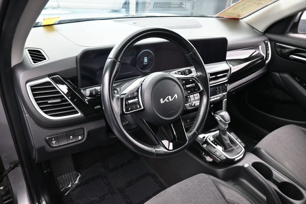 Used 2024 Kia Seltos S FWD image 11
