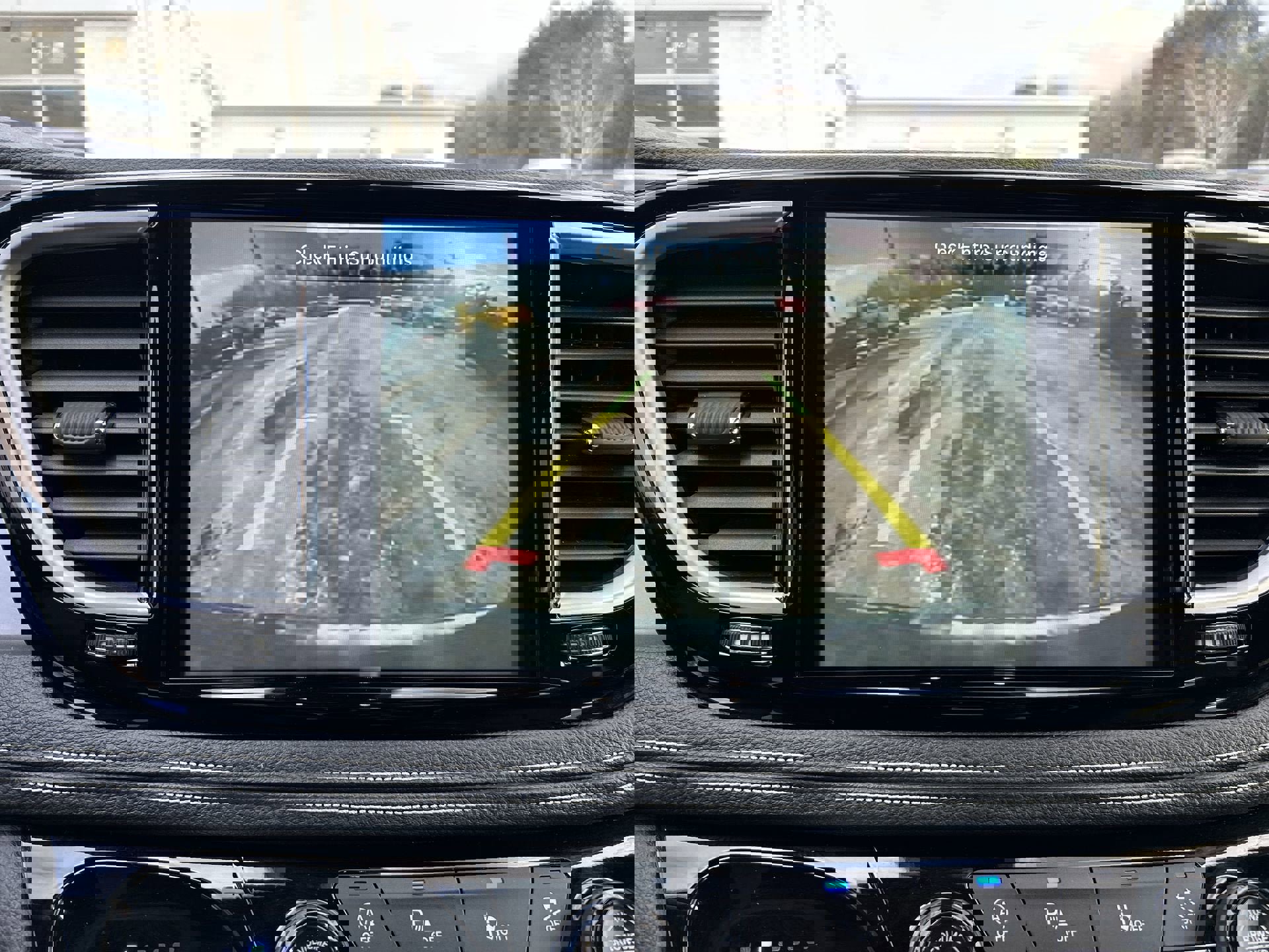 Used 2025 Chrysler Pacifica Limited image 17