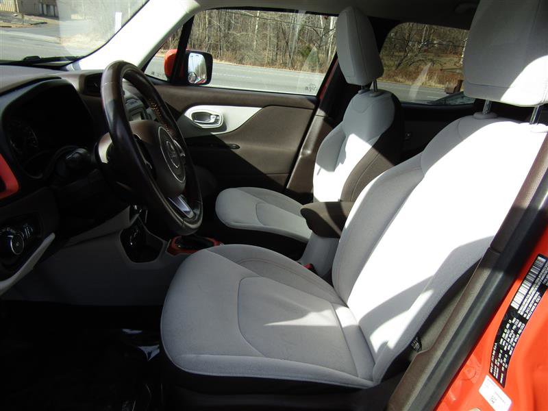 Used 2015 Jeep Renegade Latitude image 11