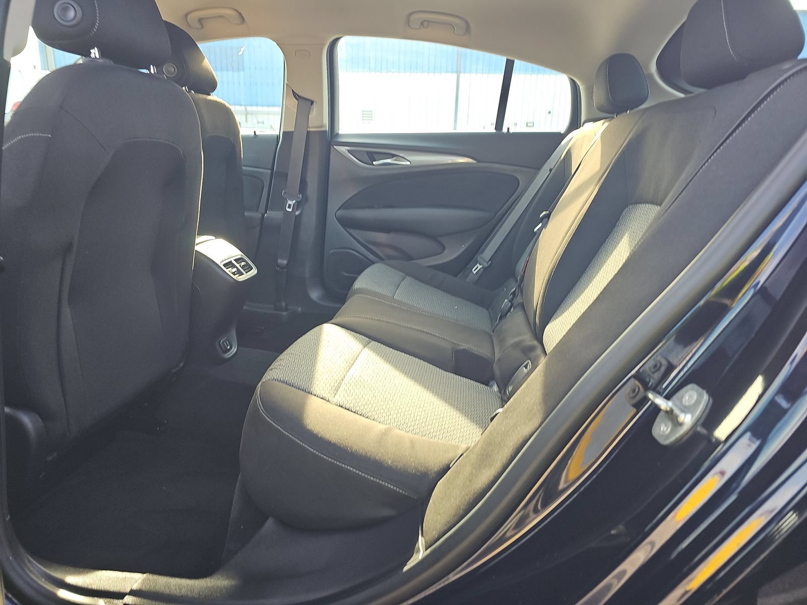 Used 2018 Buick Regal Preferred FWD image 4
