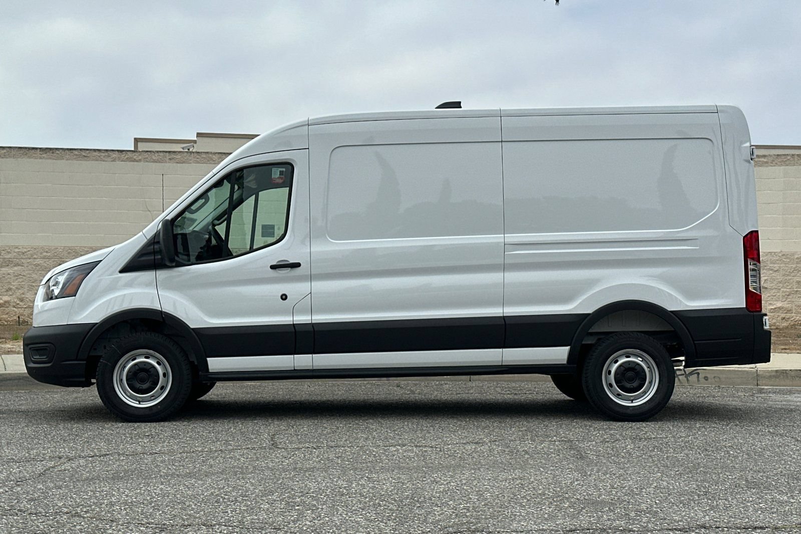 New 2026 Ford Transit 250 148 Medium Roof RWD image 7