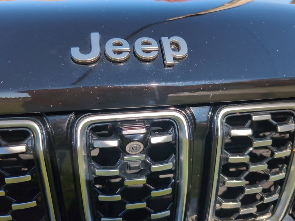 Used 2022 Jeep Grand Cherokee Summit AWD/4WD image 2