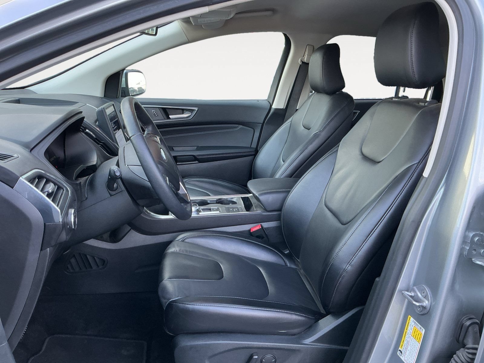 Used 2022 Ford Edge Titanium AWD/4WD image 9