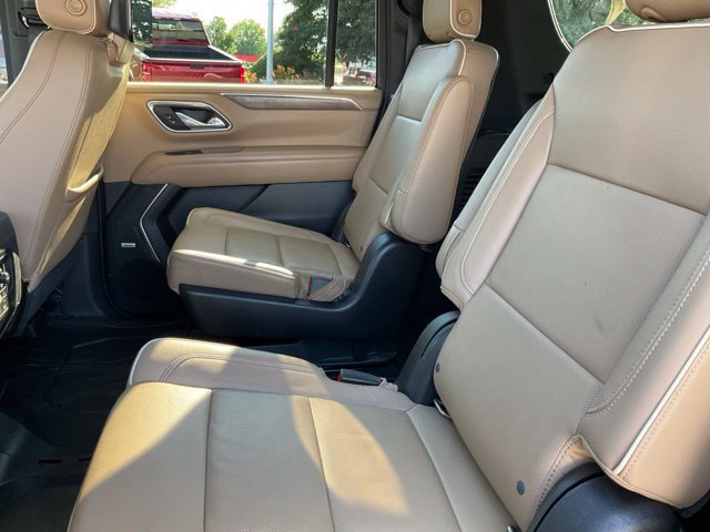Used 2021 Chevrolet Suburban Premier w/ Premium Package AWD/4WD image 17