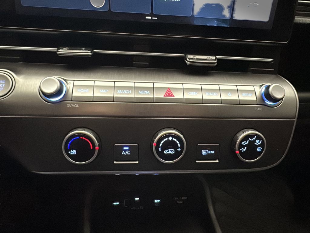 Certified 2025 Hyundai Kona SE AWD/4WD image 24