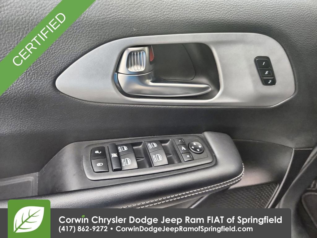 Certified 2025 Chrysler Pacifica Limited image 21