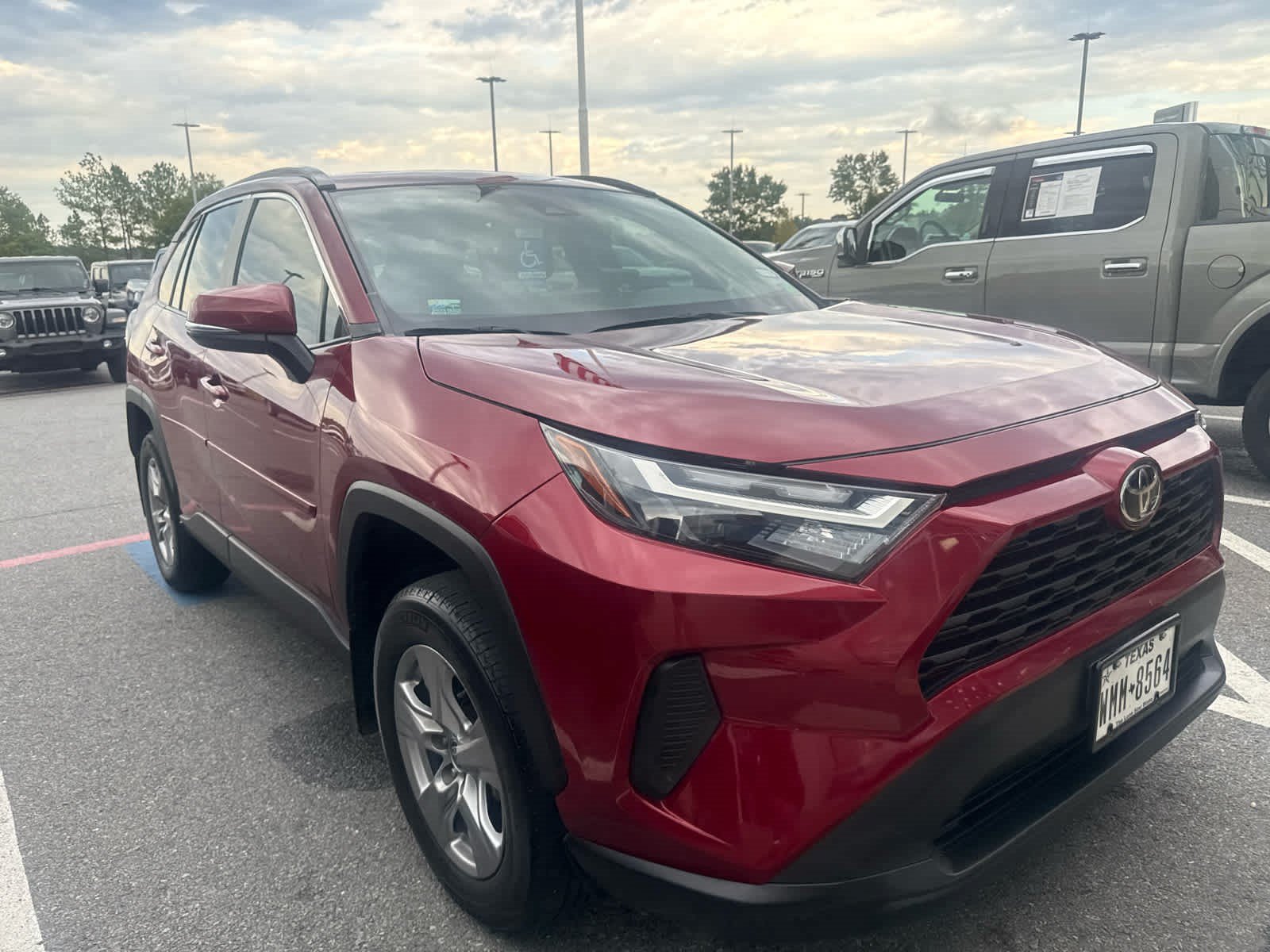 Used 2025 Toyota RAV4 XLE w/ Convenience Package FWD image 2