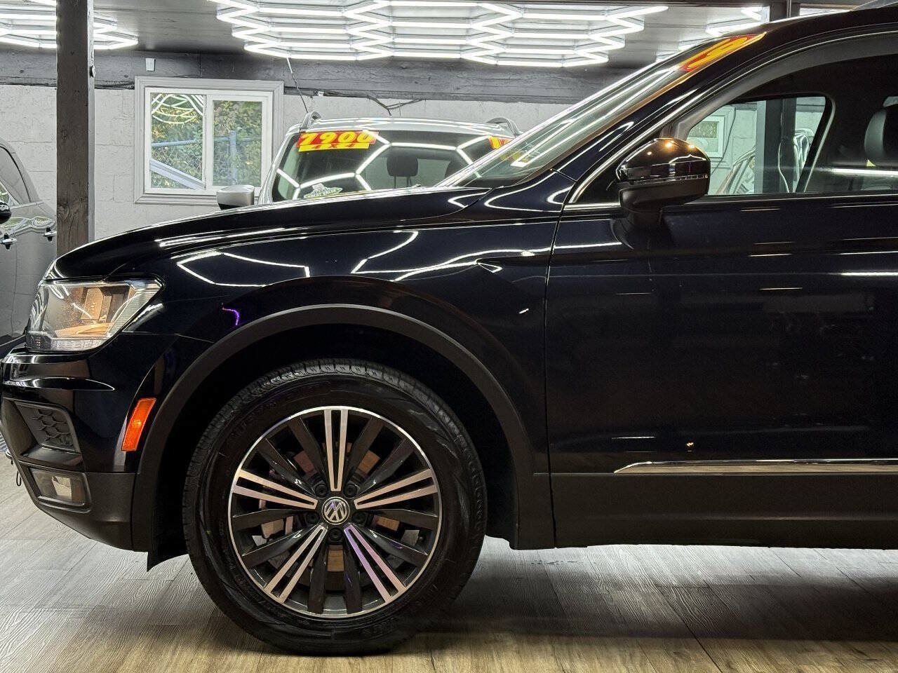 Used 2019 Volkswagen Tiguan SEL w/ 3rd Row Seat Package AWD/4WD image 4