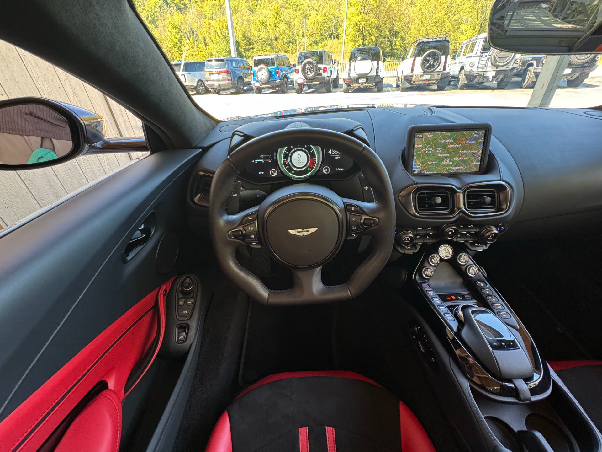 Used 2023 Aston Martin V8 Vantage Roadster RWD image 46