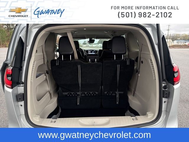 Used 2024 Chrysler Pacifica Touring-L image 29