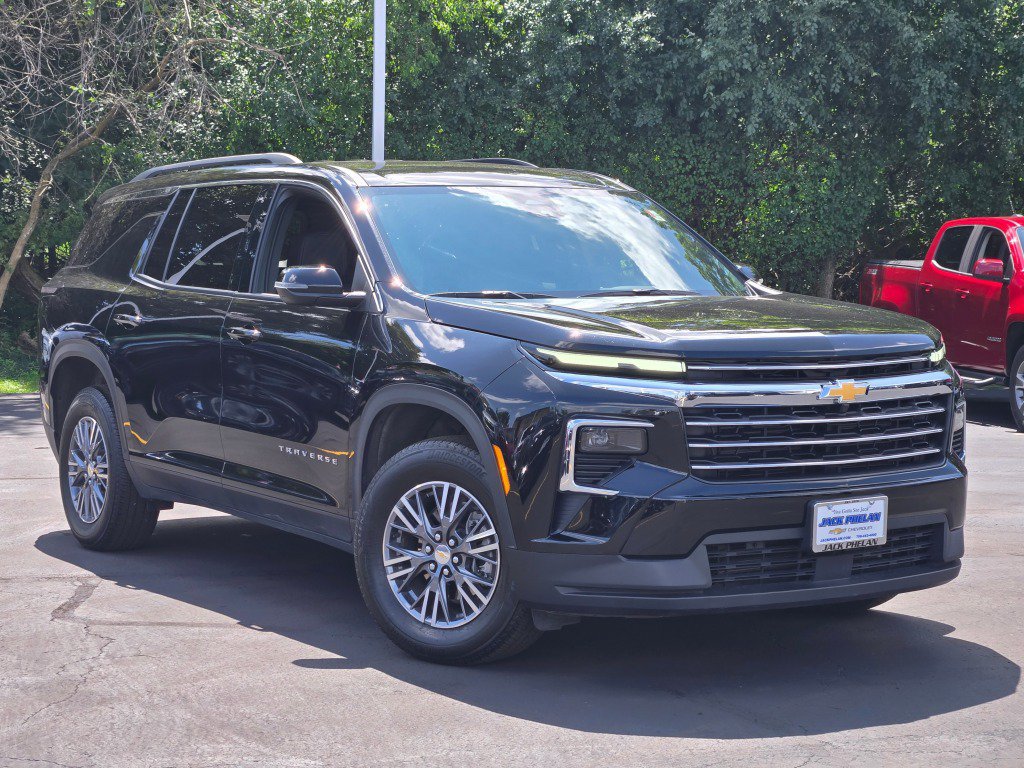 Used 2026 Chevrolet Traverse LT AWD/4WD image 3