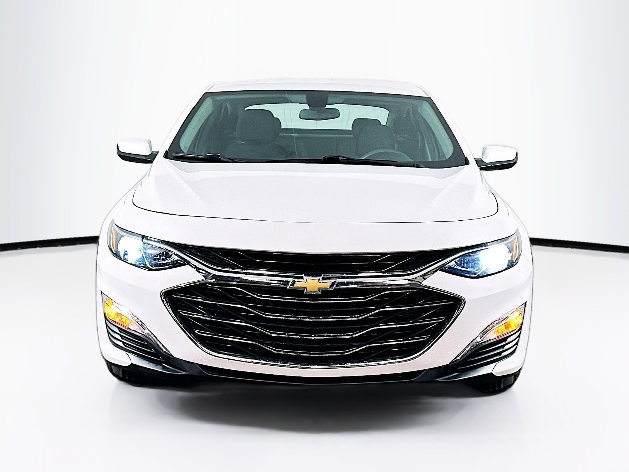Used 2022 Chevrolet Malibu LS image 2