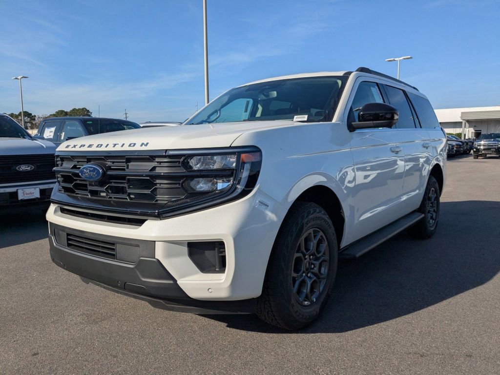 New 2025 Ford Expedition Active image 8