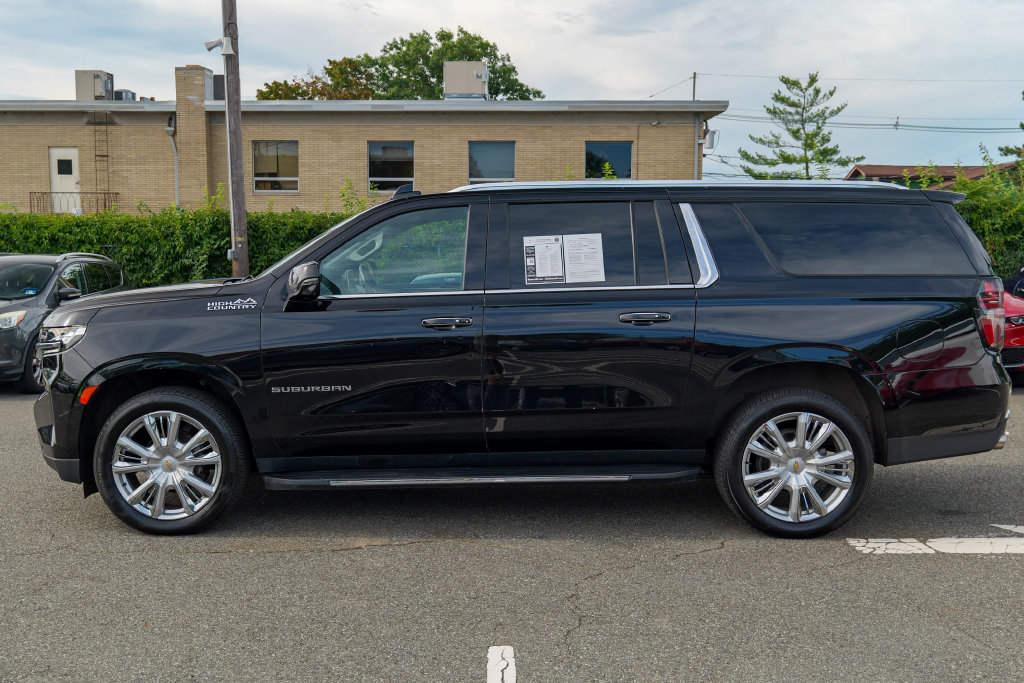 Used 2023 Chevrolet Suburban High Country AWD/4WD image 4