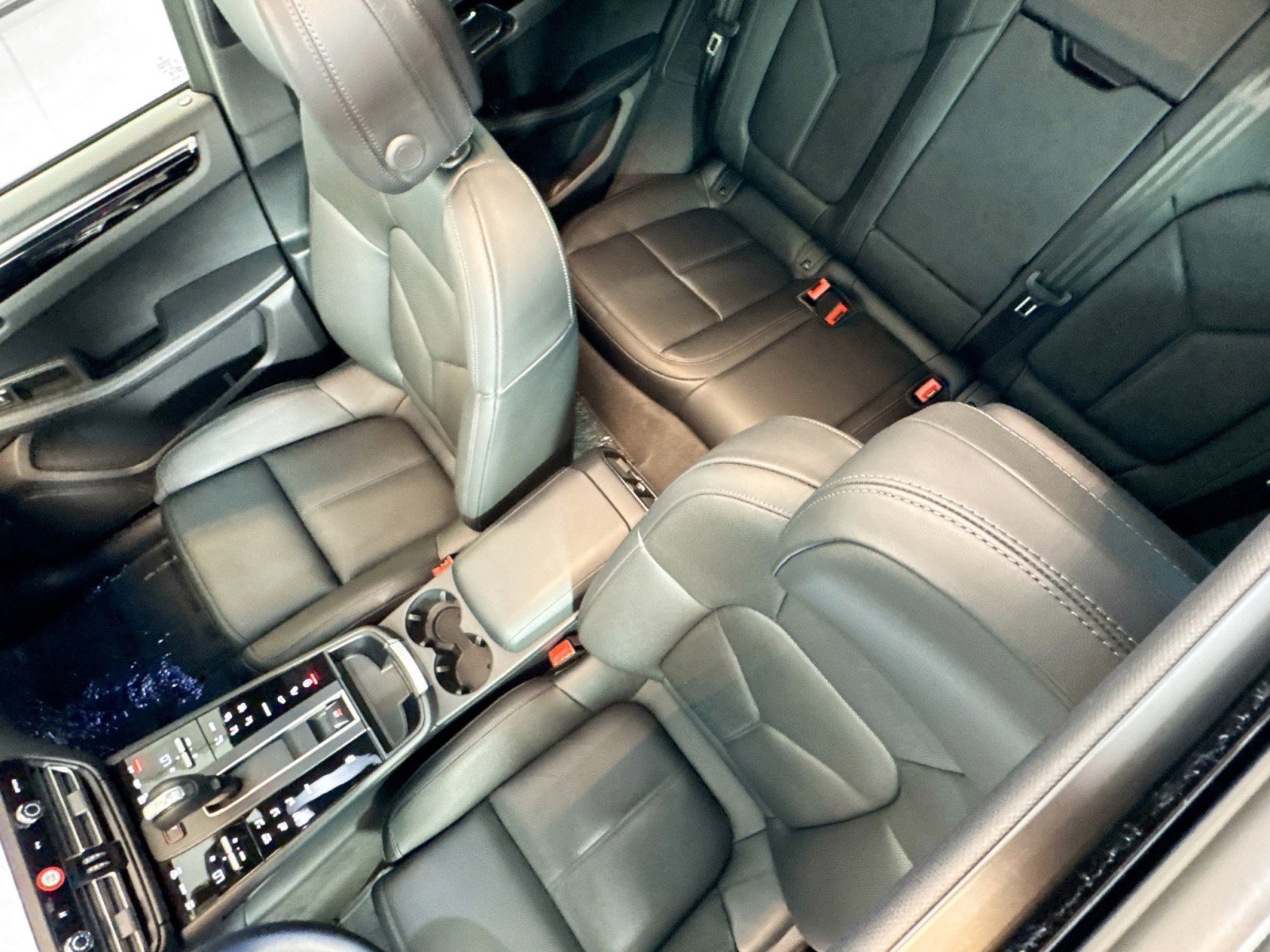 Certified 2025 Porsche Macan AWD/4WD image 20